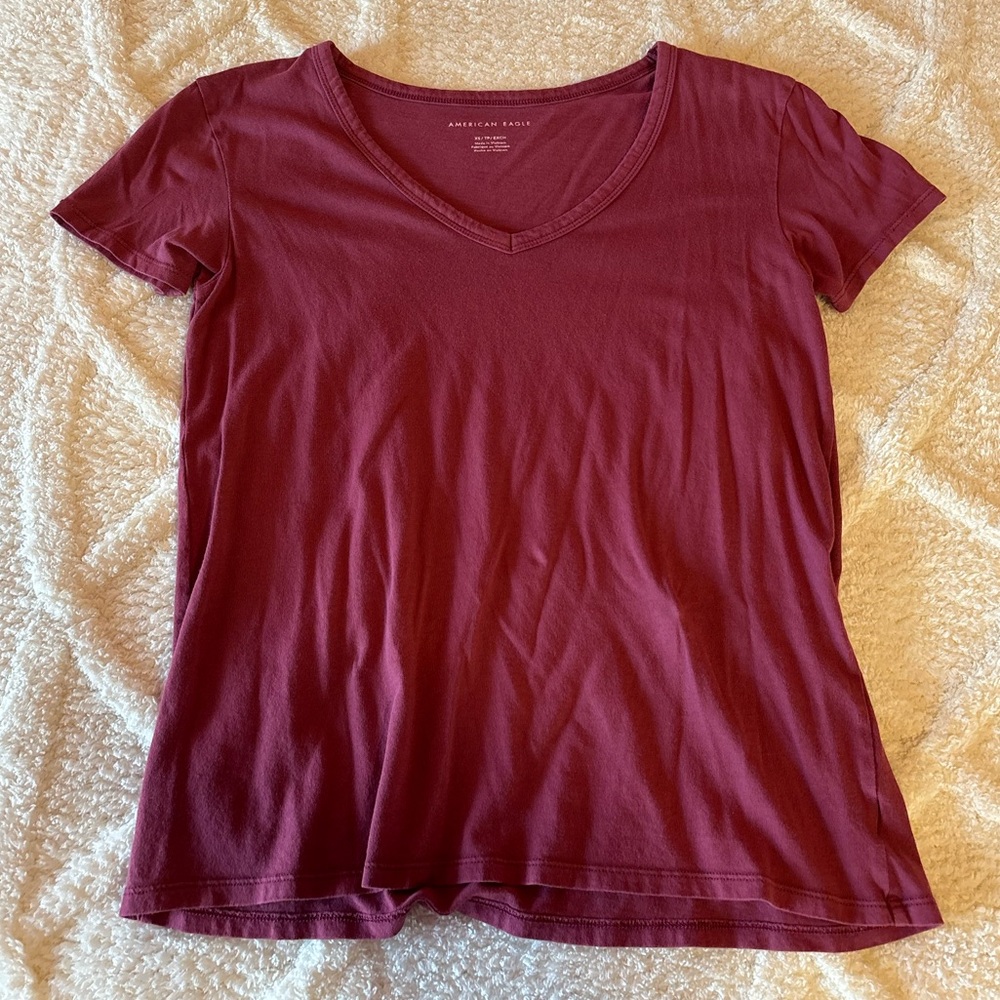 Women’s American Eagle V Neck Tee